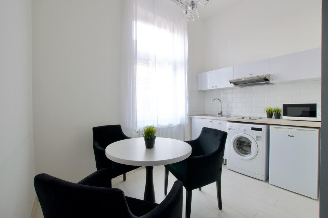 Premium Apartments By Hi5 - Astoria Square Будапеща Екстериор снимка